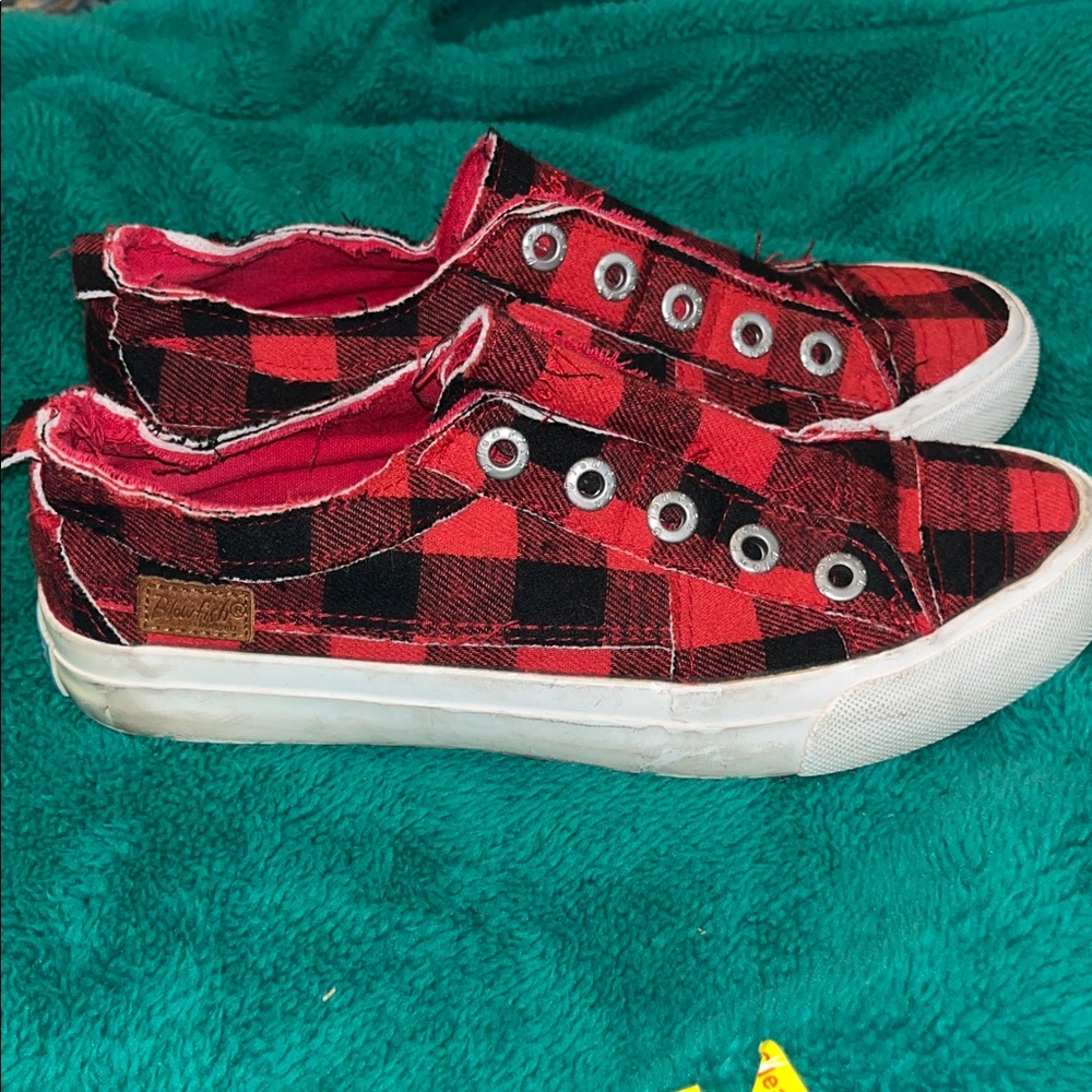 3/$10 Blowfish Malibu Kids Plaid Sneakers in Red and Black - Picture 3 of 6